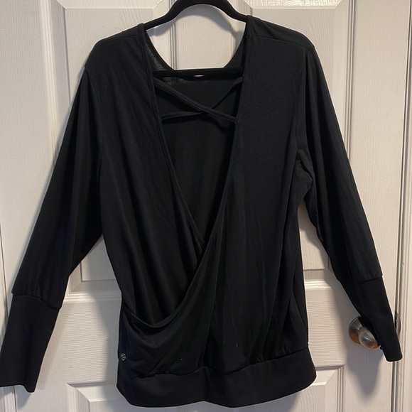 Zakti activewear black yoga long sleeve cuff top with open crisscross back 16 - Picture 5 of 9